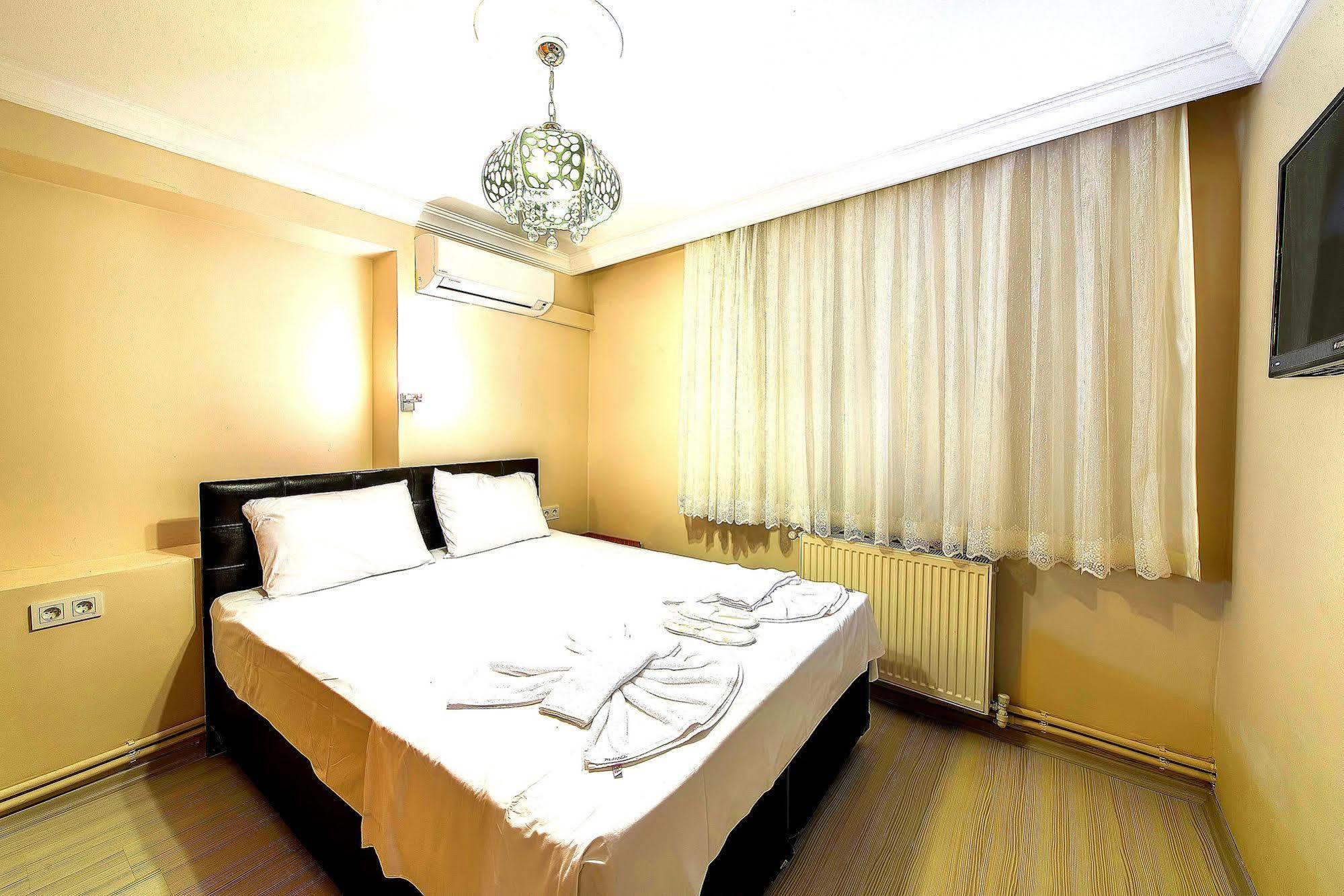 Efe Apart Hotel Istanbul Bagian luar foto