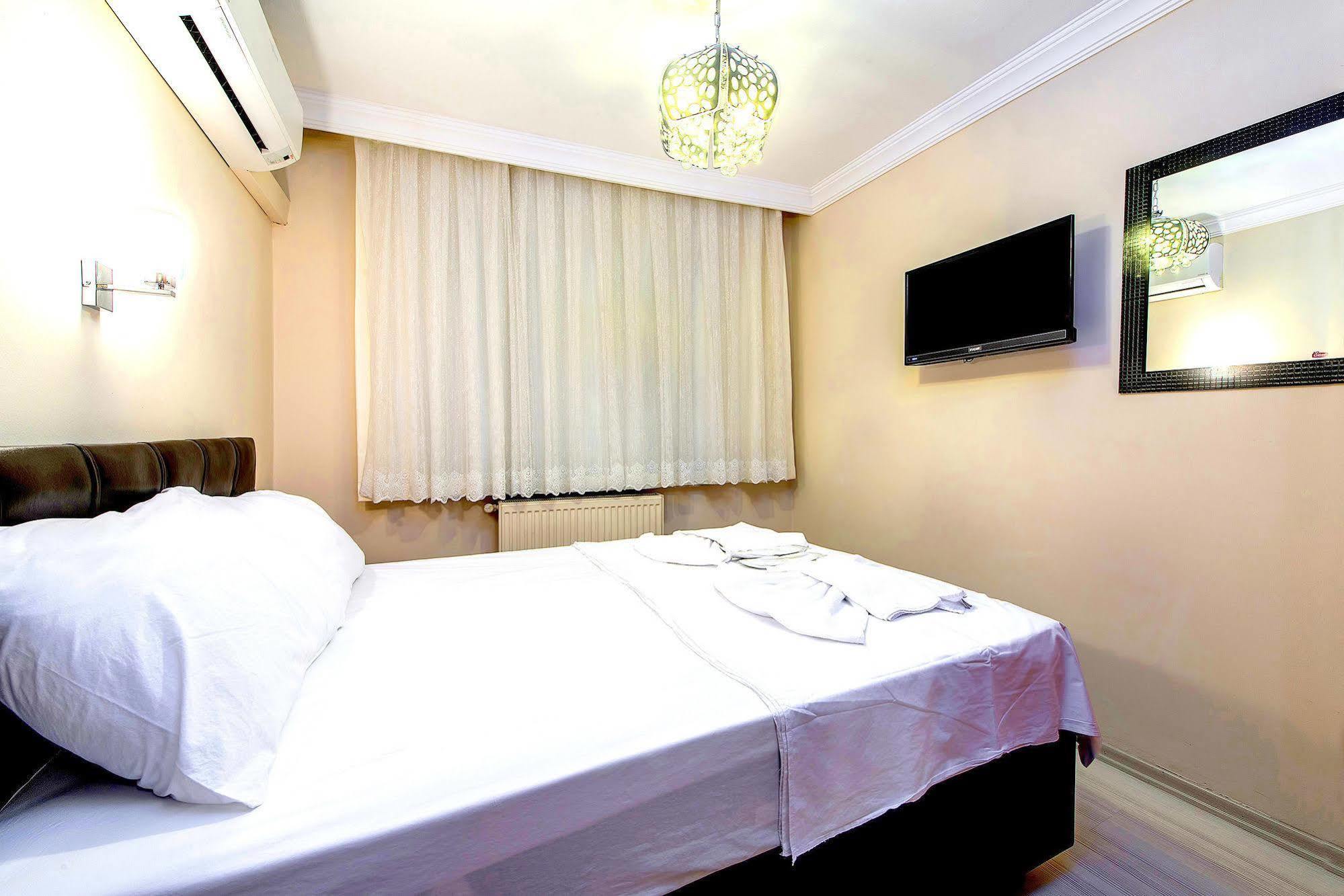 Efe Apart Hotel Istanbul Bagian luar foto