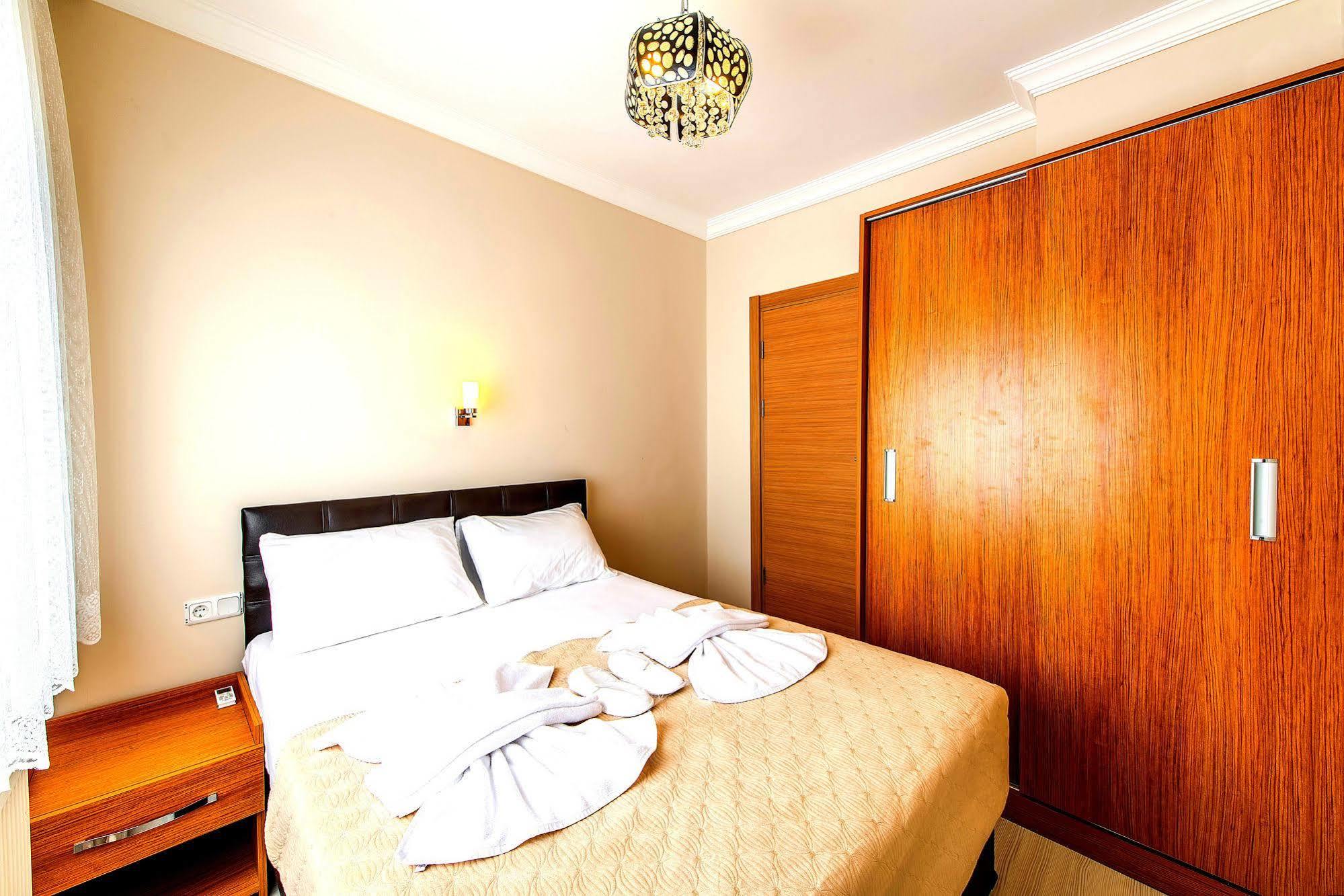 Efe Apart Hotel Istanbul Bagian luar foto