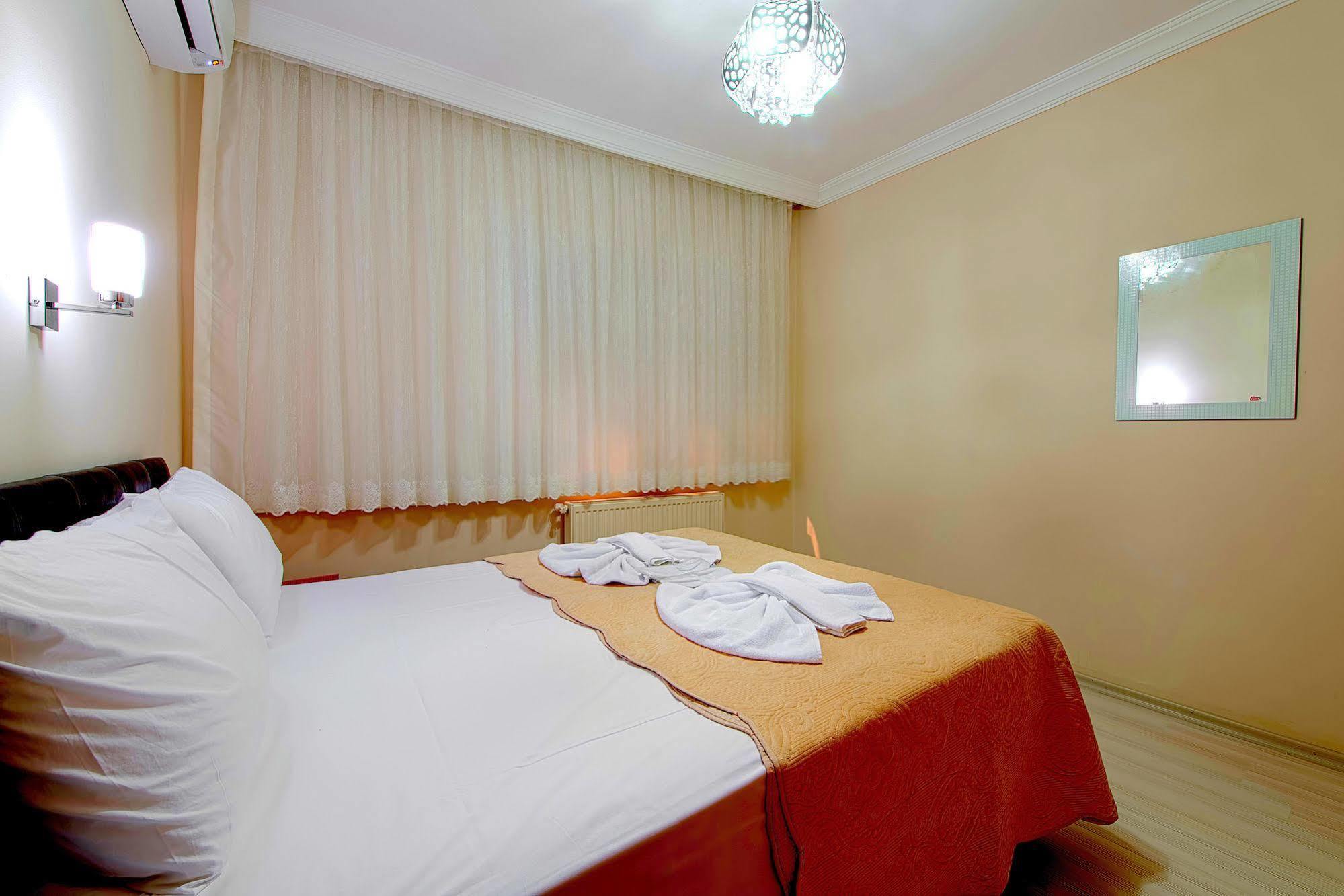 Efe Apart Hotel Istanbul Bagian luar foto