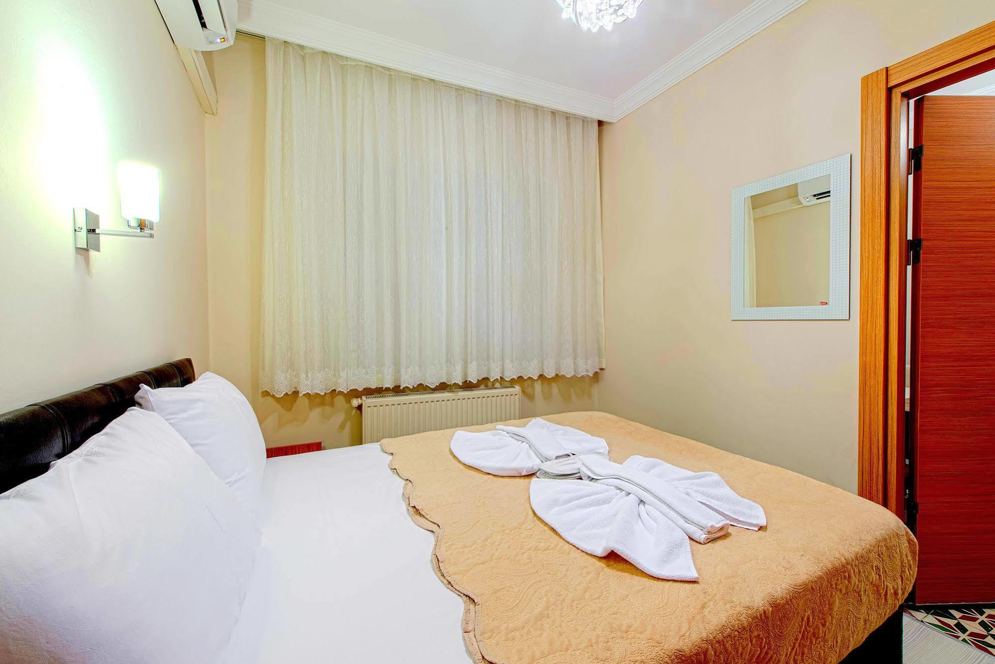 Efe Apart Hotel Istanbul Bagian luar foto