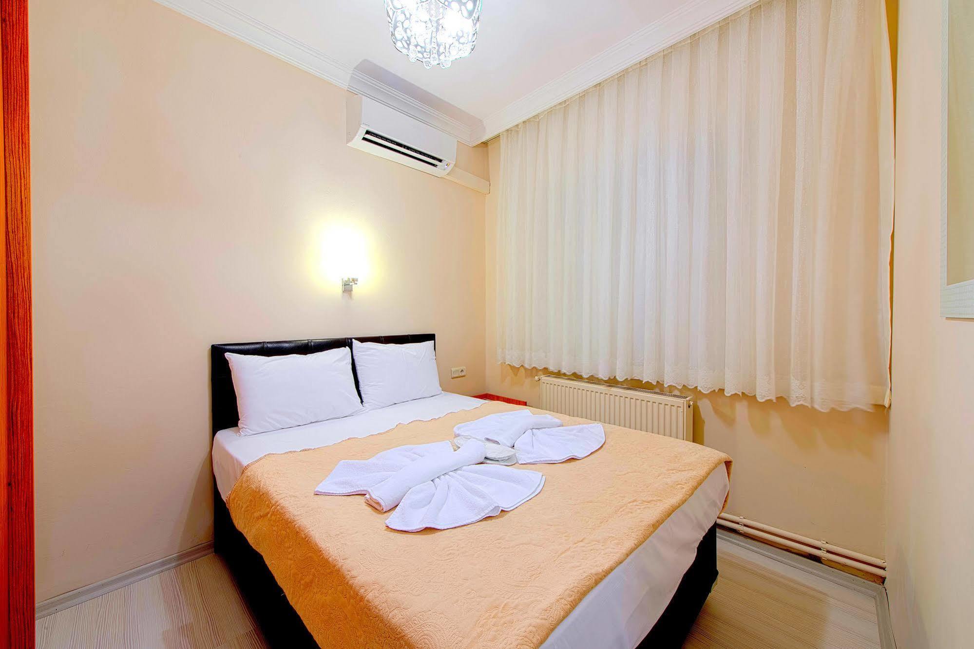 Efe Apart Hotel Istanbul Bagian luar foto