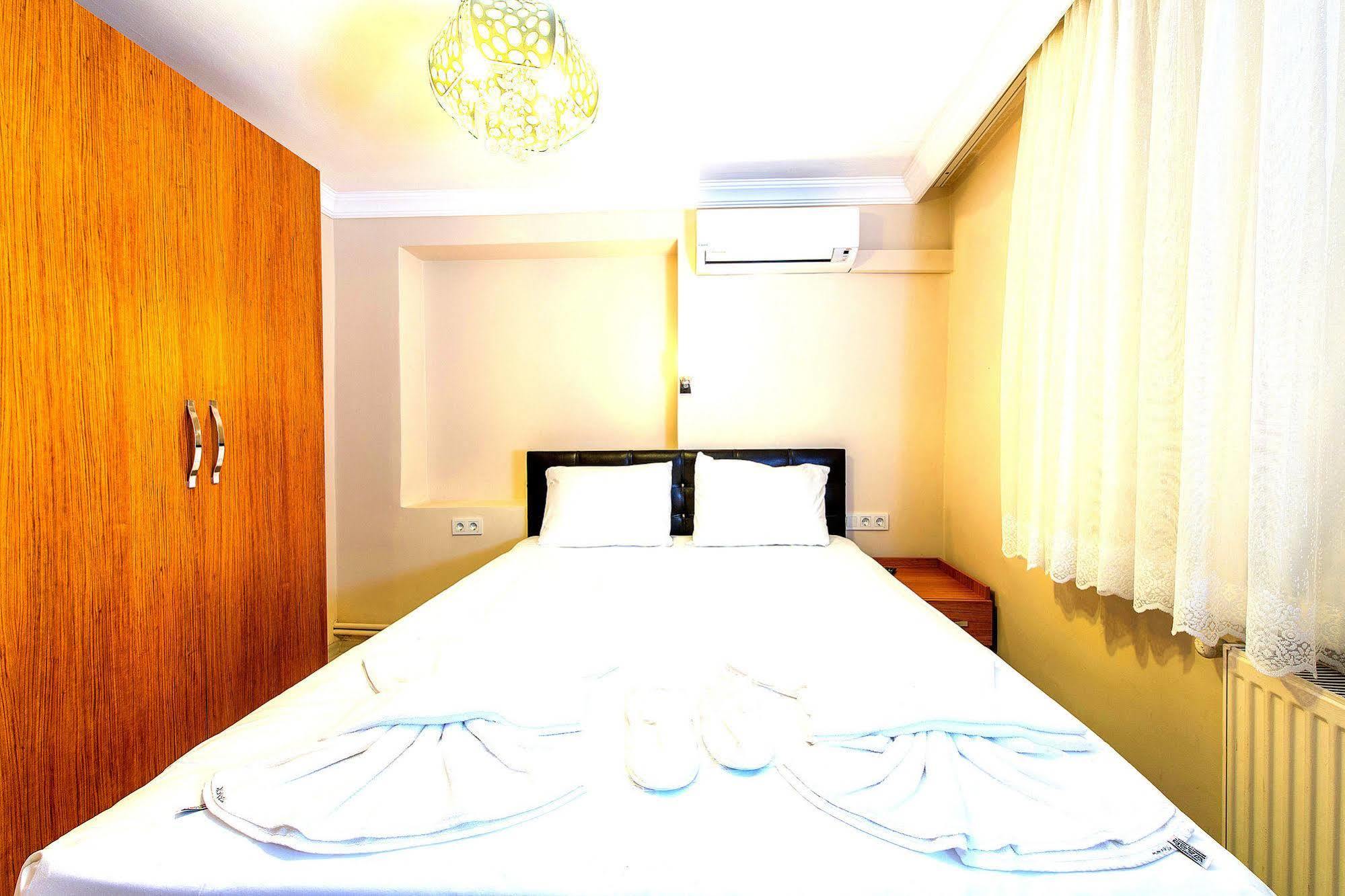 Efe Apart Hotel Istanbul Bagian luar foto