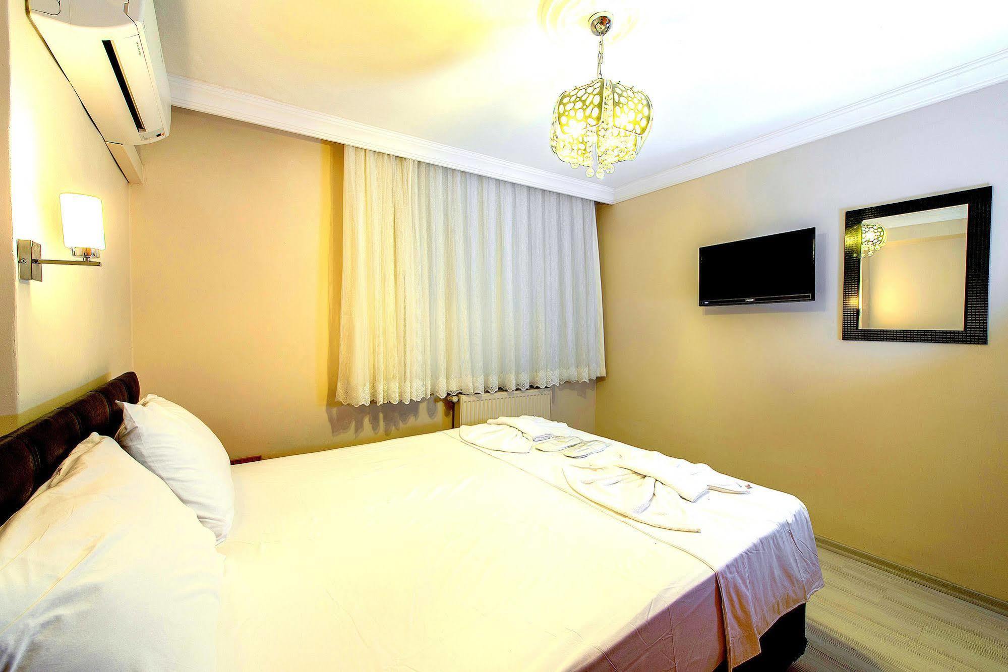 Efe Apart Hotel Istanbul Bagian luar foto